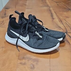 Nike Freerunner Black and White Running Sneakers. Sz 9.5wms